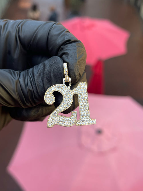 Yellow gold "21" Diamond Pendant, both numerals pave-set in round diamonds with a polished gold rim traced around the full outline and a pave bail.