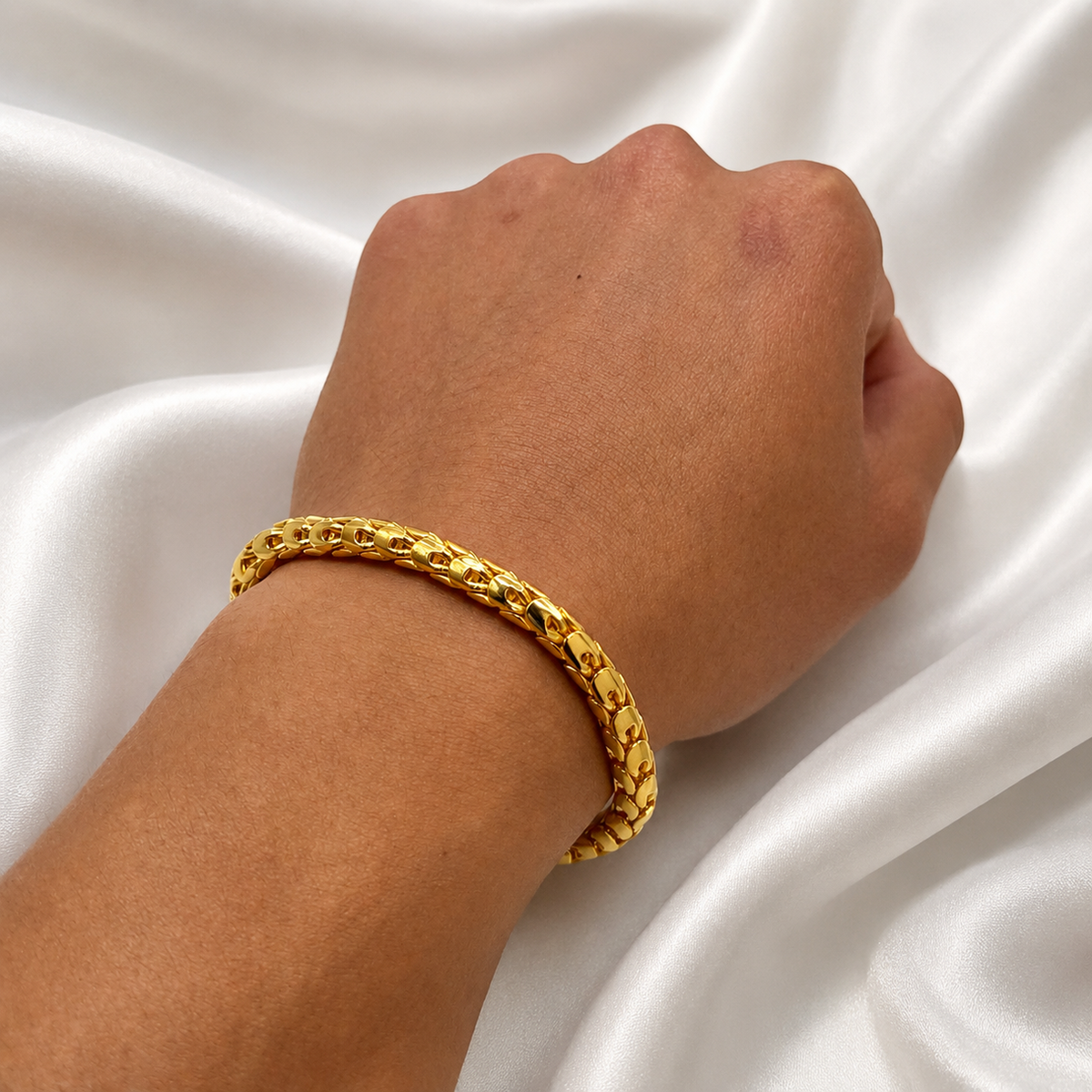 5.5MM Solid Gold Dragon Scale Bracelet — detail 3