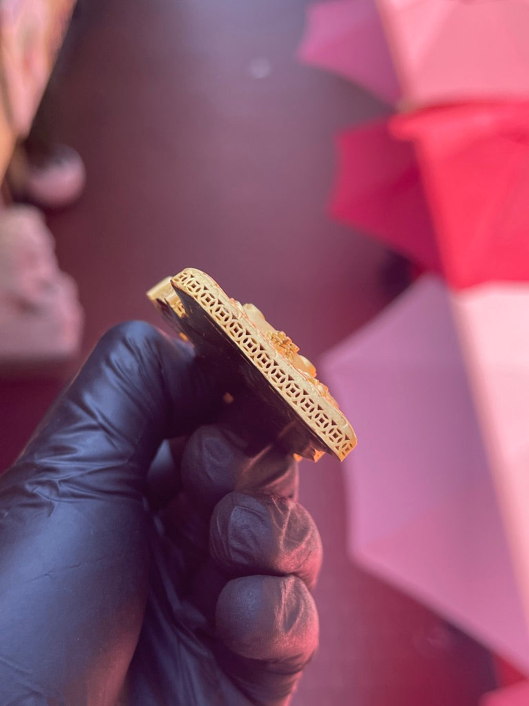Happy Money Cat gold pendant, second view showing the pierced openwork edge band