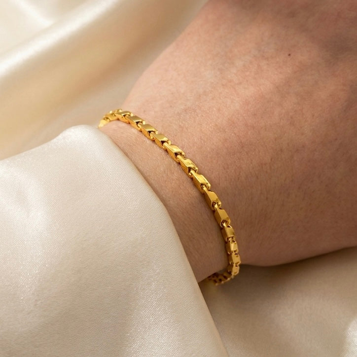 2.6MM Semi-Hollow Bullet Link Bracelet — detail 3