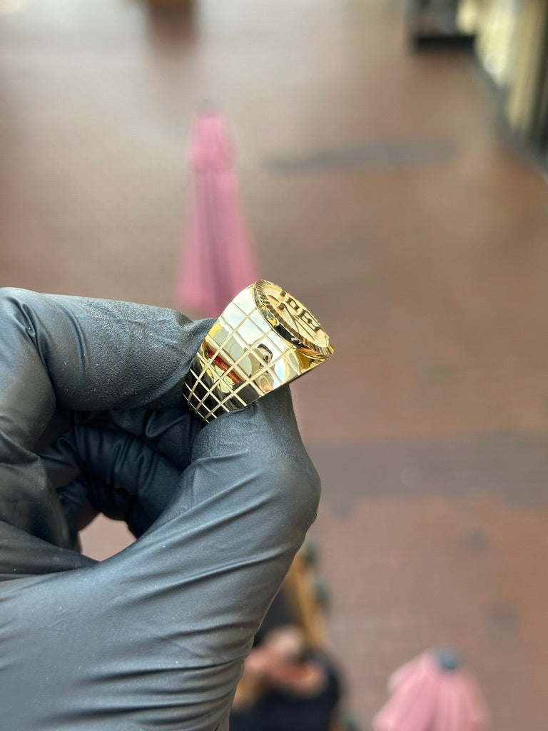 Lucky "Fu" with a Fluted Bezel Ring — detail 3