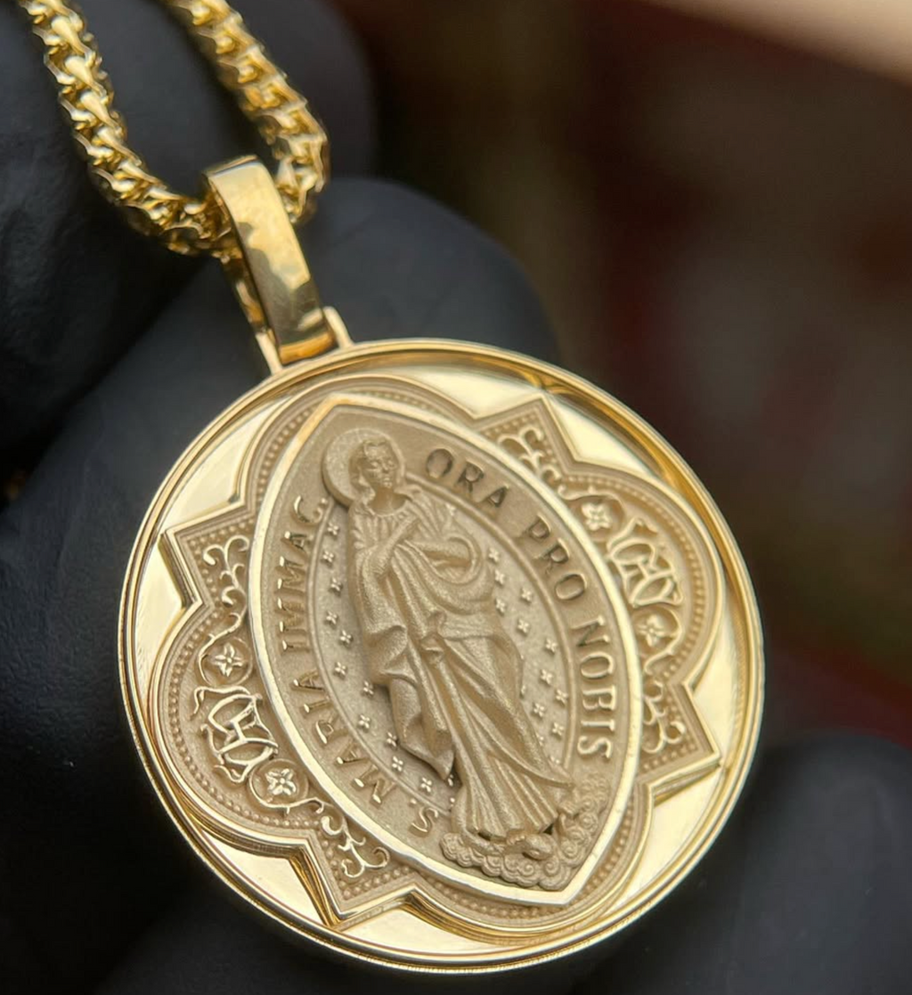 Gold Miraculous Medal pendant, the Virgin Mary in satin relief inside a polished Gothic star frame