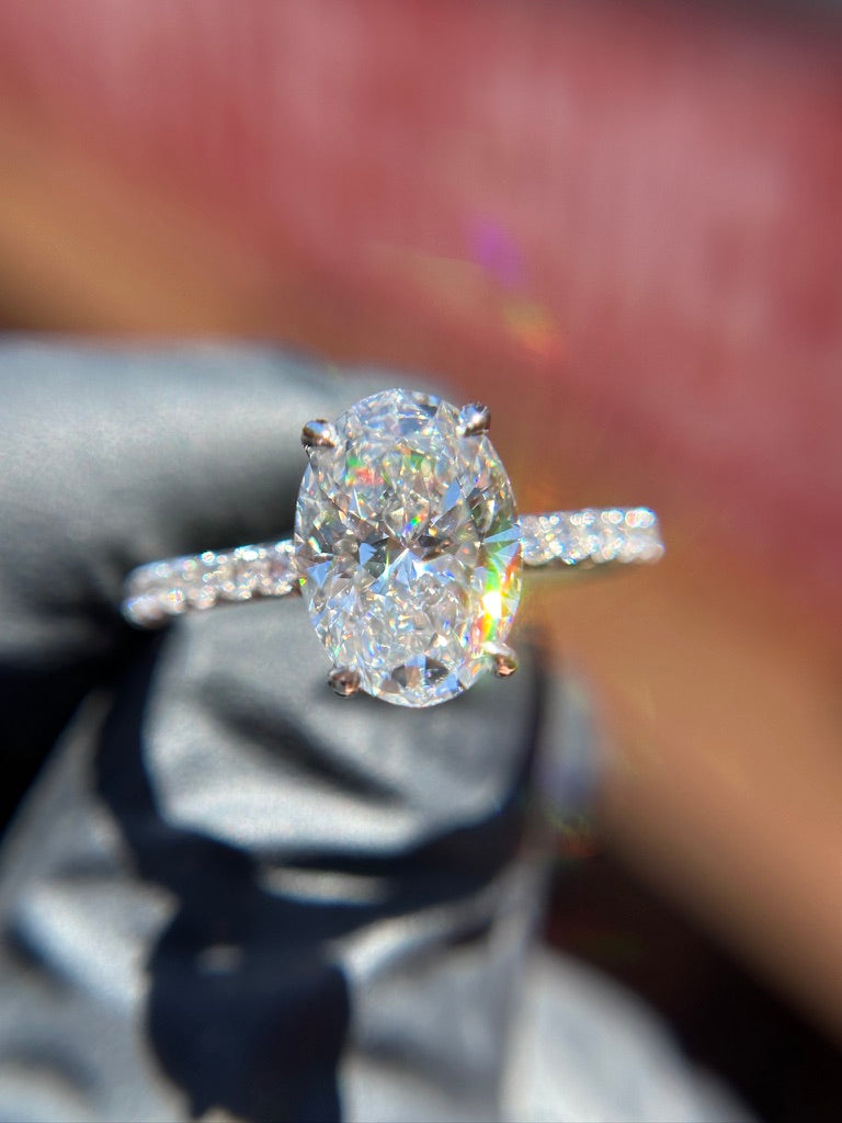 Oval diamond engagement ring